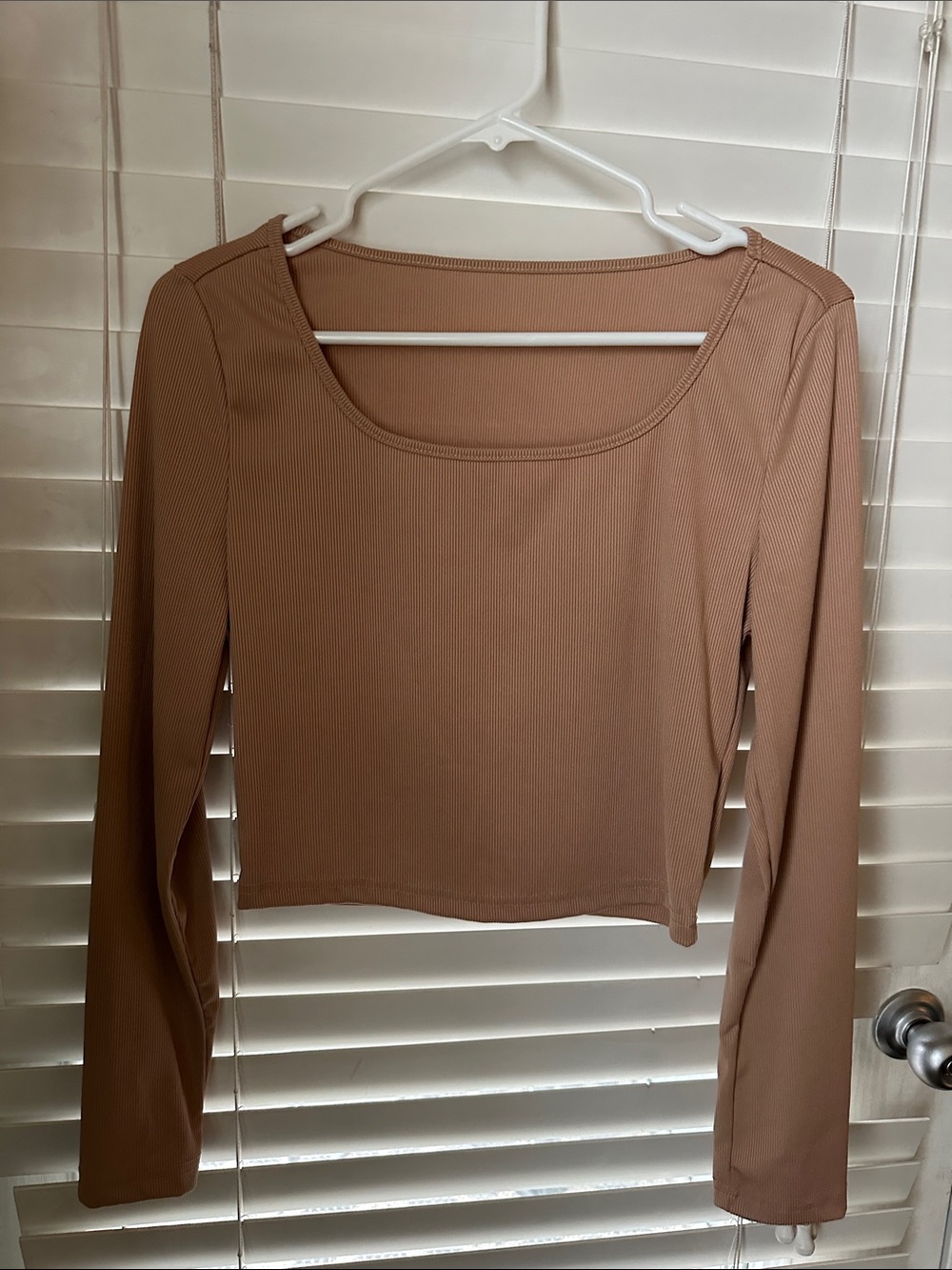 Long Sleeve Scoop Neck Ribbed Top - Brown